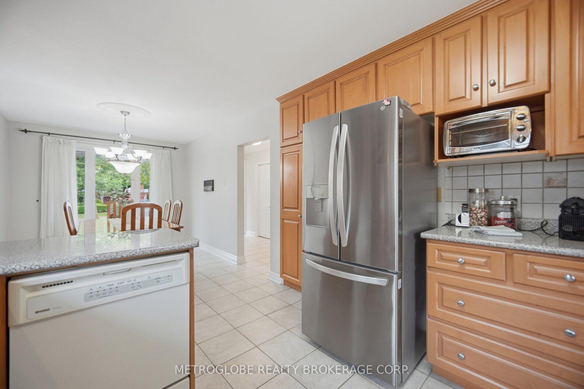 Photo 31 of 28 Eldorado Court, North York, York University Heights — HOMEH