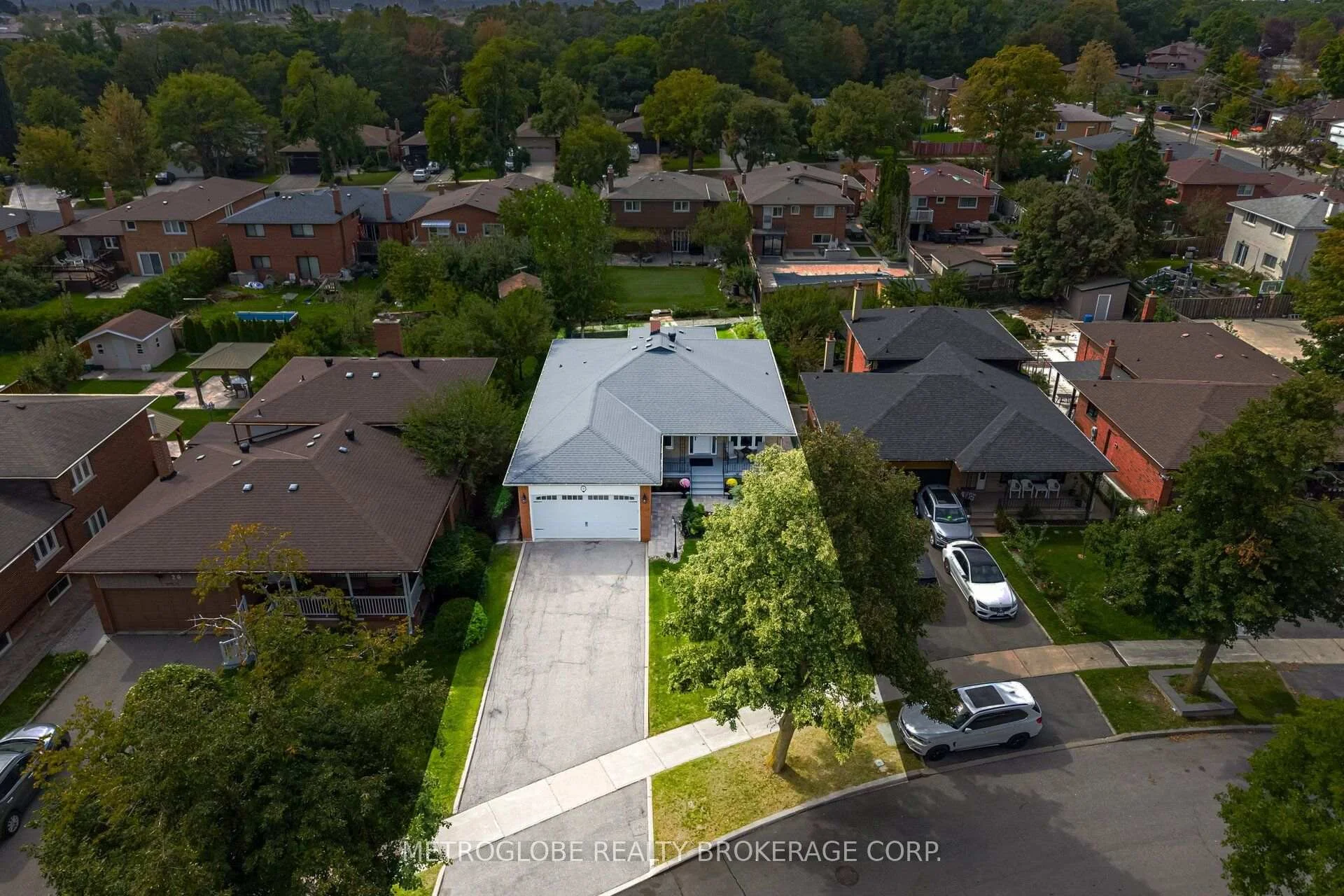Photo 7 of 28 Eldorado Court, North York, York University Heights — HOMEH