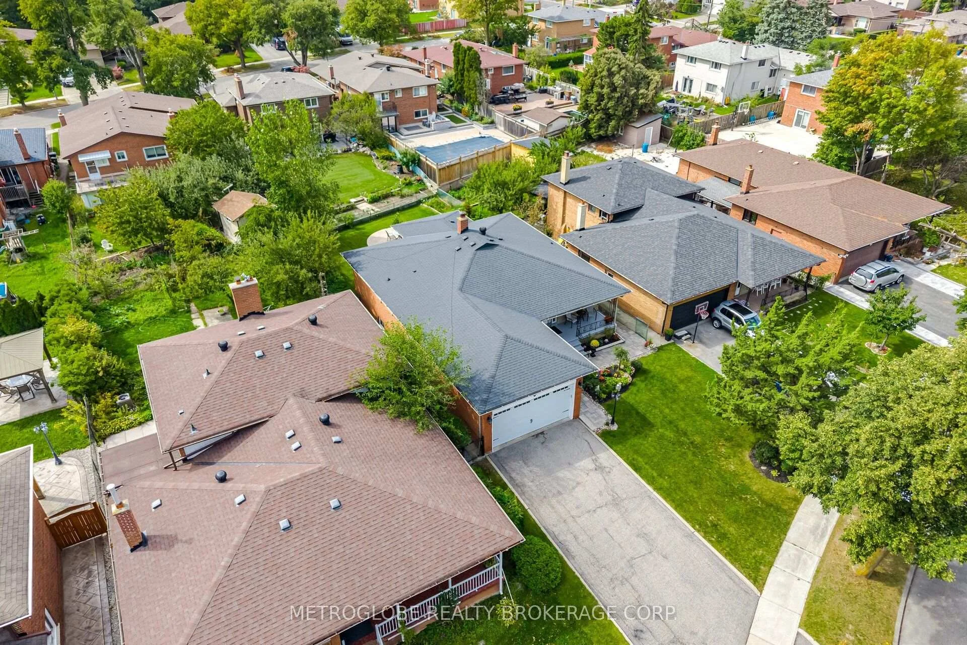 Photo 12 of 28 Eldorado Court, North York, York University Heights — HOMEH
