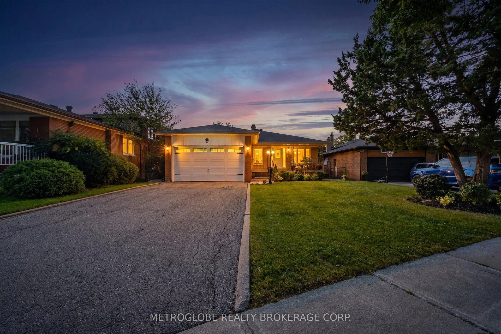 Photo 1 of 28 Eldorado Court, North York, York University Heights — HOMEH