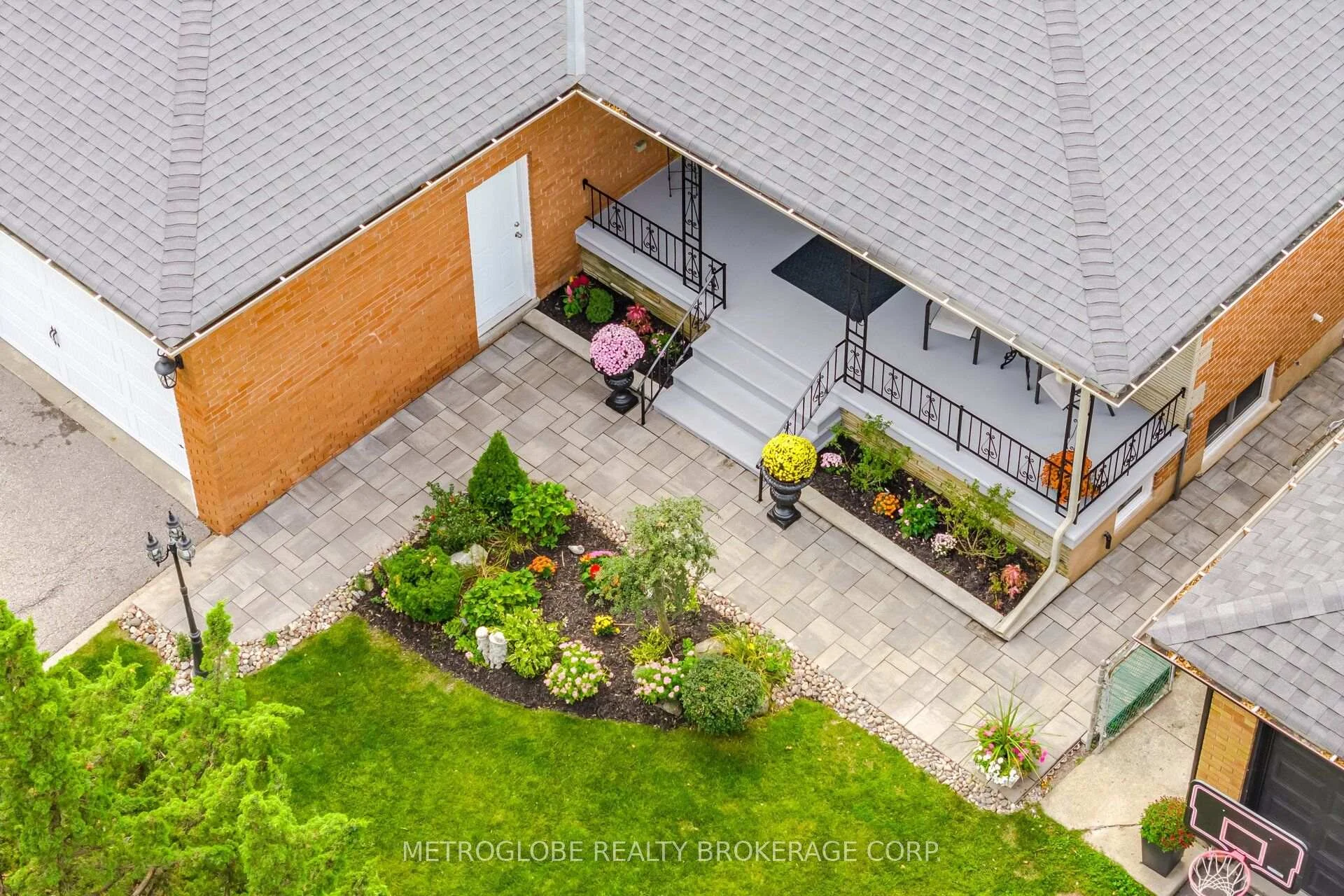 Photo 9 of 28 Eldorado Court, North York, York University Heights — HOMEH
