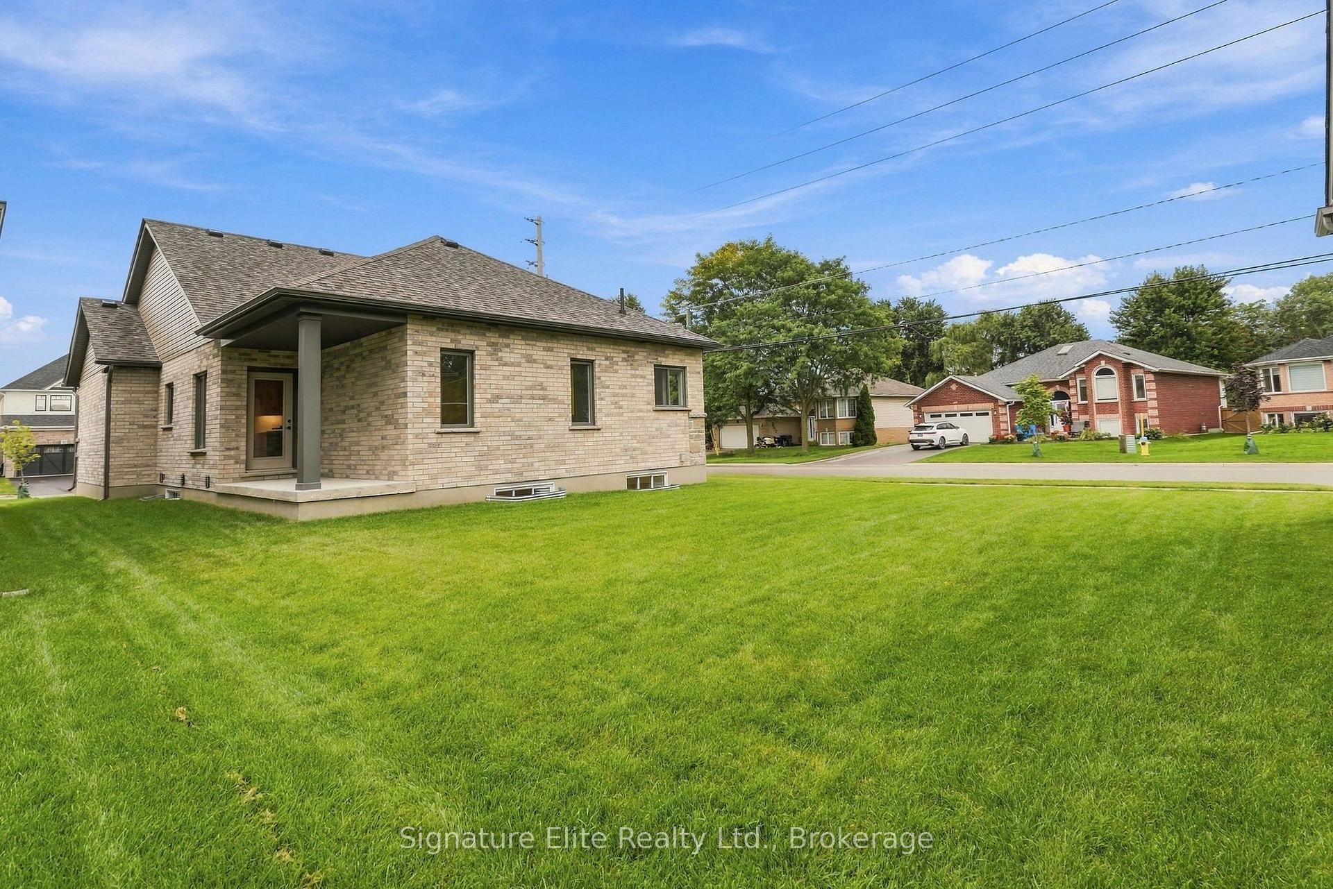 Photo 3 of 94 Julia Drive, New Tecumseth, Beeton — HOMEH