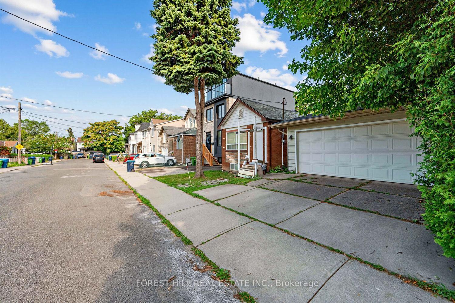 Photo 2 of 2 Mulberry Crescent, Toronto, Oakwood Village — HOMEH