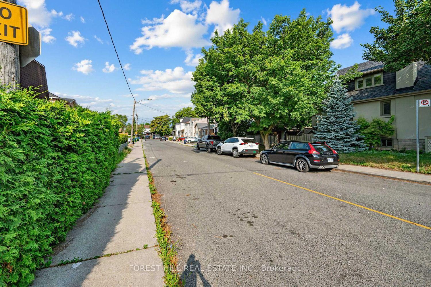 Photo 5 of 2 Mulberry Crescent, Toronto, Oakwood Village — HOMEH