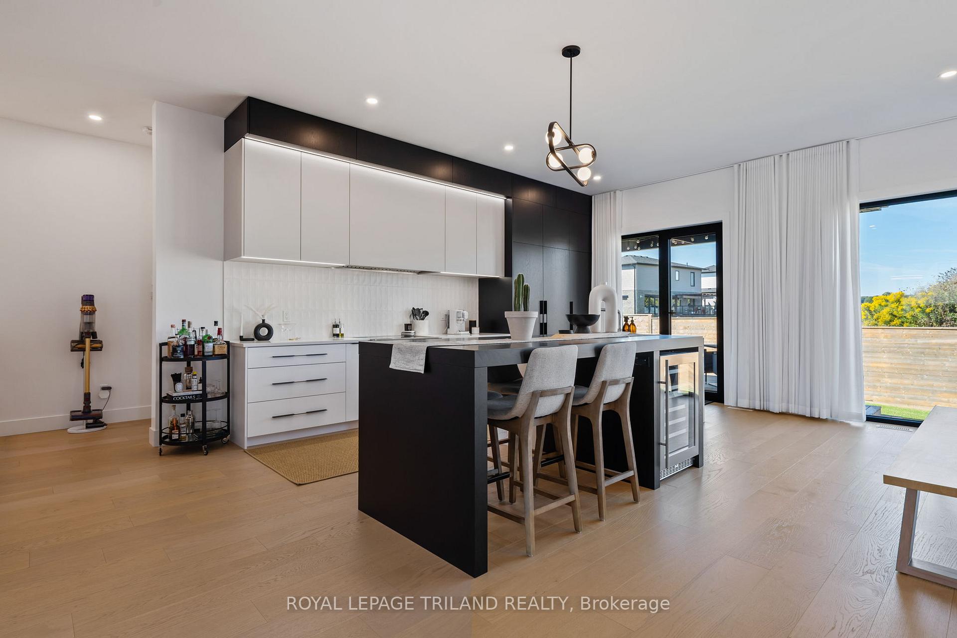 Photo 4 of 3455 Grand Oak Crossing, London, South V — HOMEH