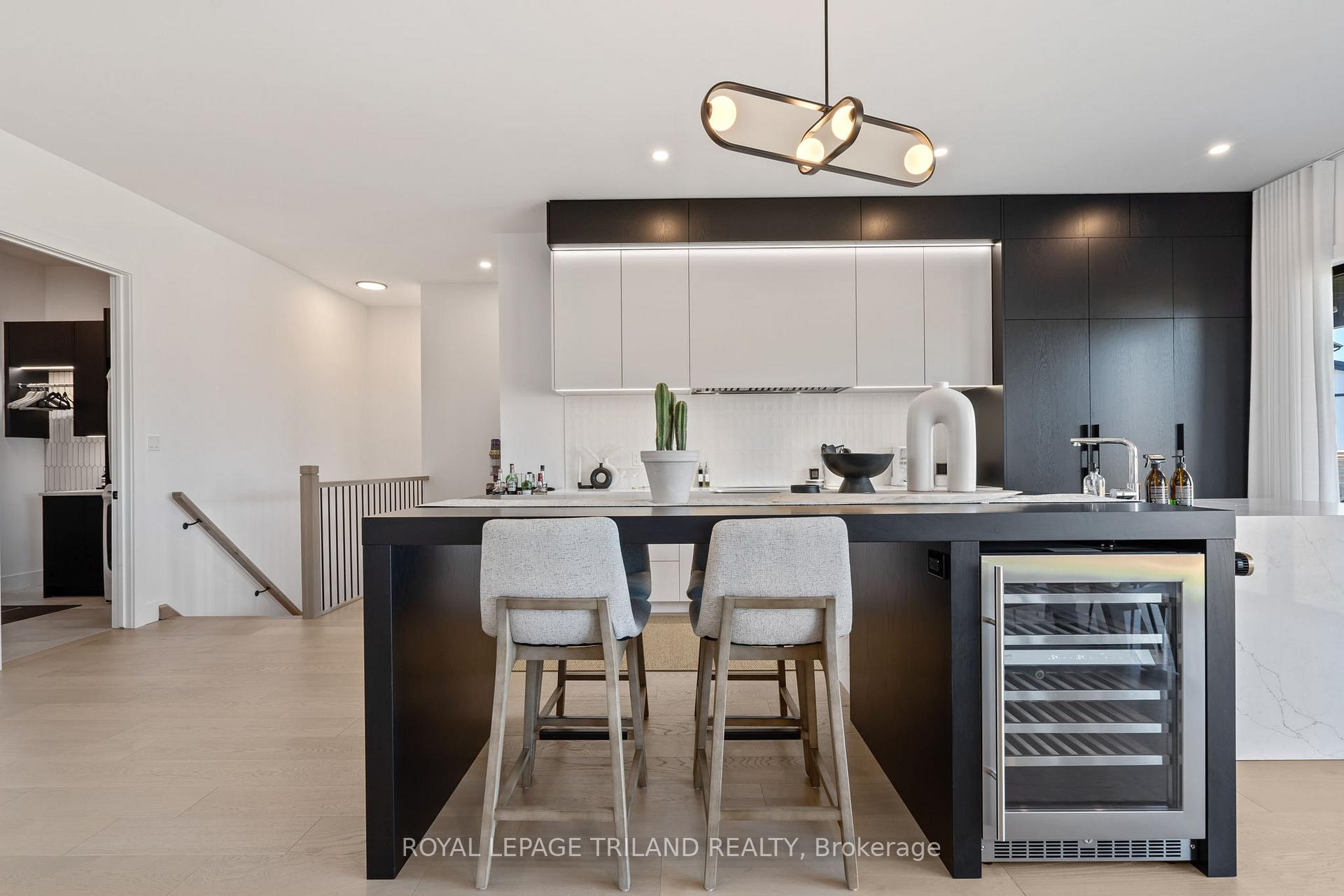 Photo 10 of 3455 Grand Oak Crossing, London, South V — HOMEH