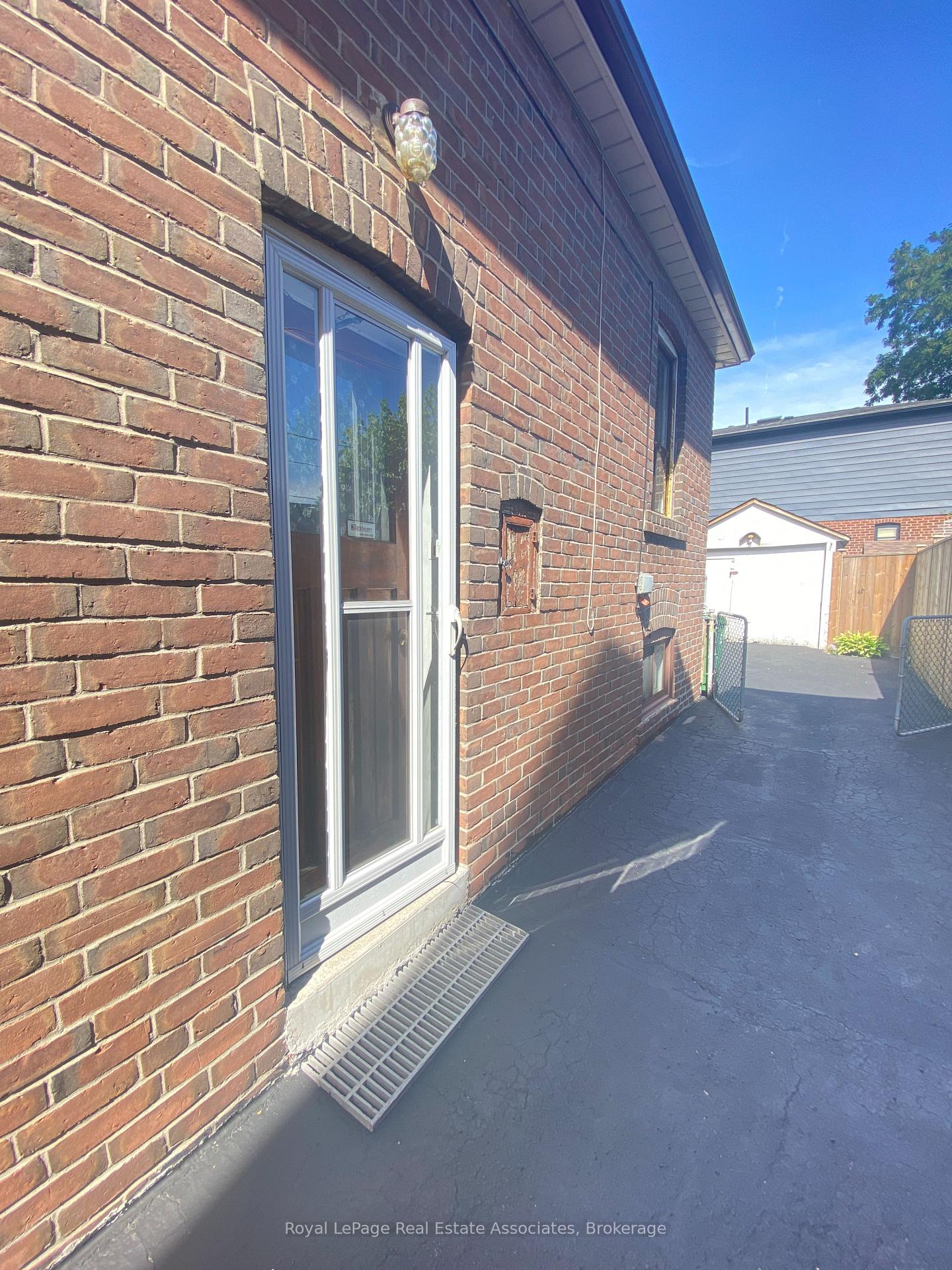 Photo 2 of Unit Lower, 97 Oak Park Avenue, Toronto, Woodbine-Lumsden — HOMEH