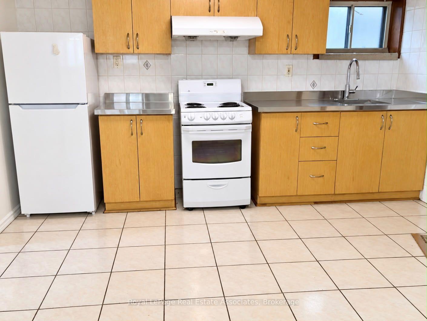 Photo 4 of Unit Lower, 97 Oak Park Avenue, Toronto, Woodbine-Lumsden — HOMEH
