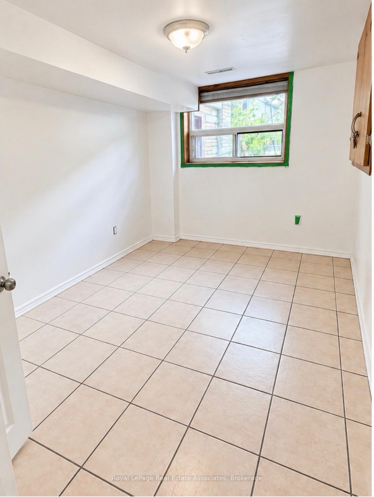 Photo 6 of Unit Lower, 97 Oak Park Avenue, Toronto, Woodbine-Lumsden — HOMEH