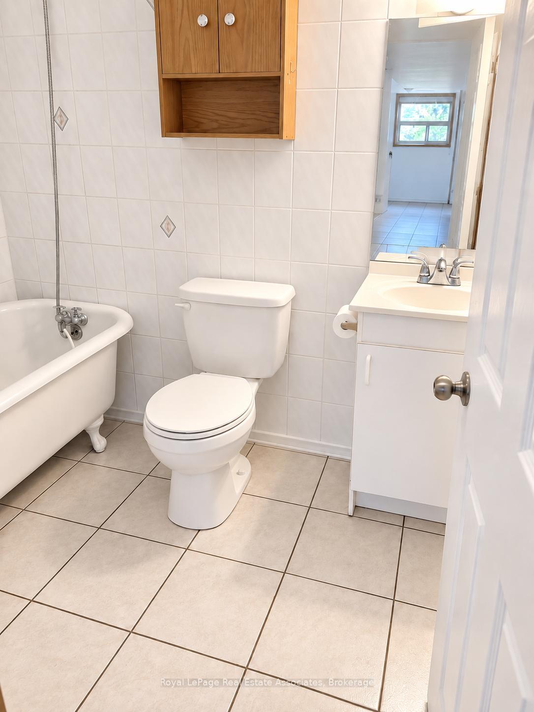 Photo 8 of Unit Lower, 97 Oak Park Avenue, Toronto, Woodbine-Lumsden — HOMEH