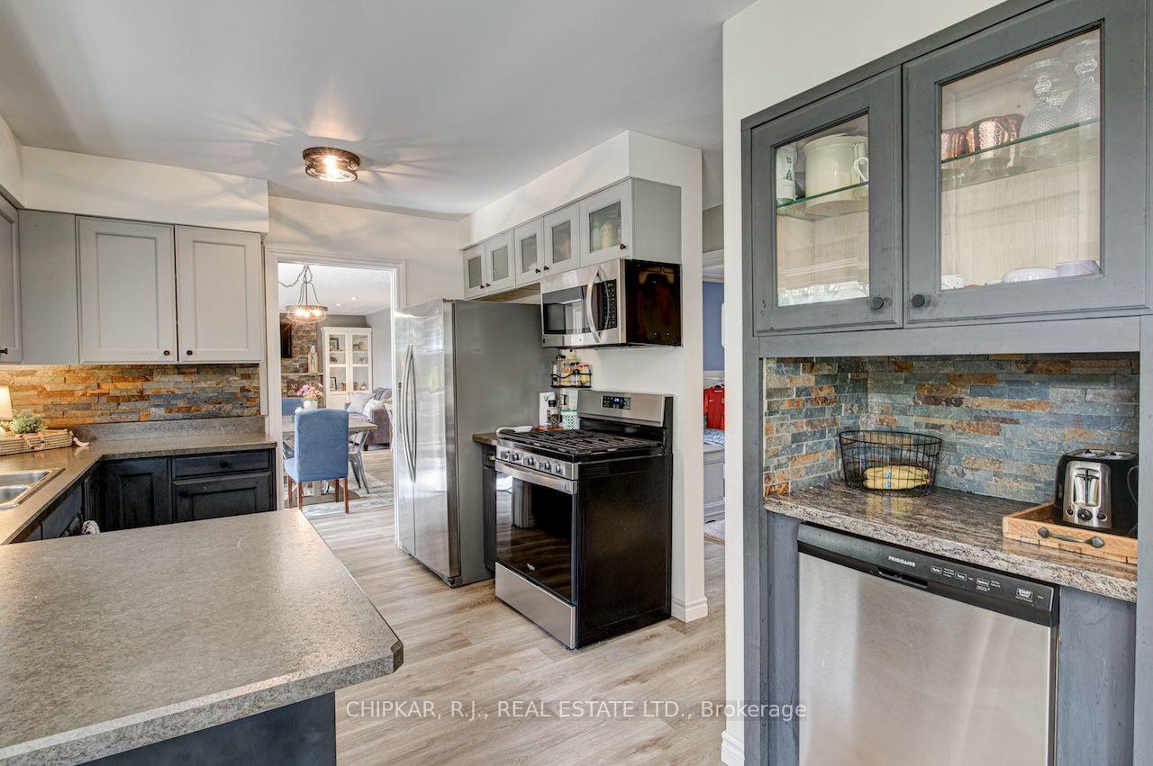Photo 15 of 516 Governor's Road E, Brant, Paris — HOMEH