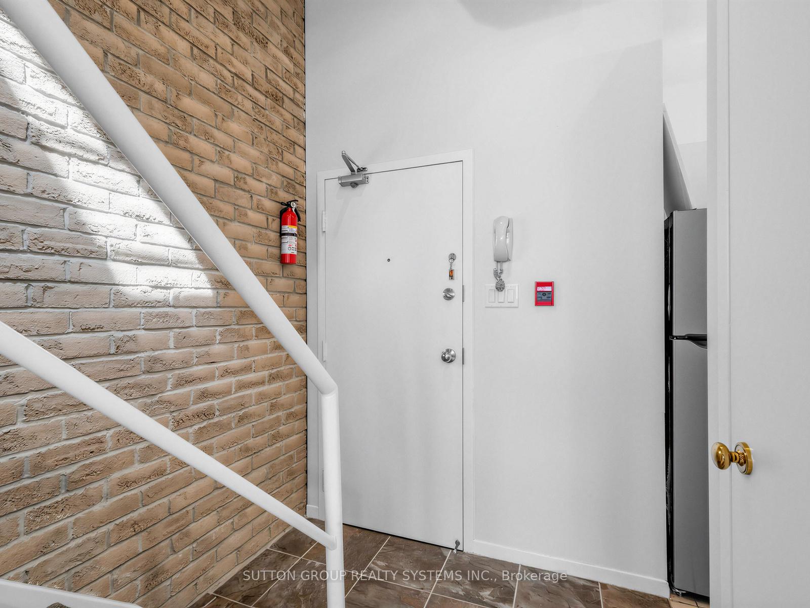 Photo 2 of Unit 5, 6 Bartlett Avenue W, Toronto, Dovercourt-Wallace Emerson-Junction — HOMEH
