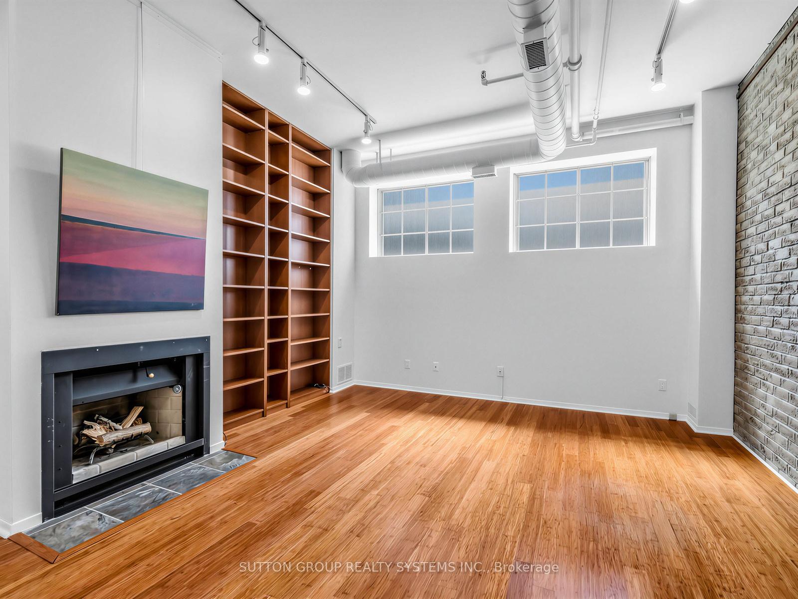 Photo 4 of Unit 5, 6 Bartlett Avenue W, Toronto, Dovercourt-Wallace Emerson-Junction — HOMEH