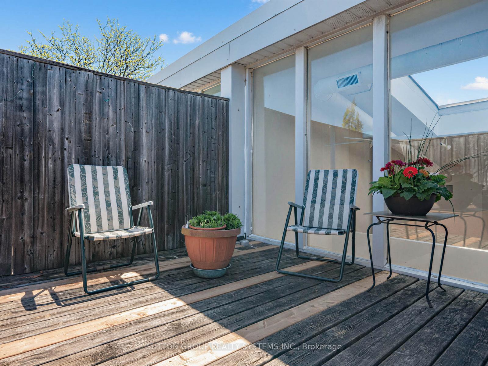 Photo 26 of Unit 5, 6 Bartlett Avenue W, Toronto, Dovercourt-Wallace Emerson-Junction — HOMEH