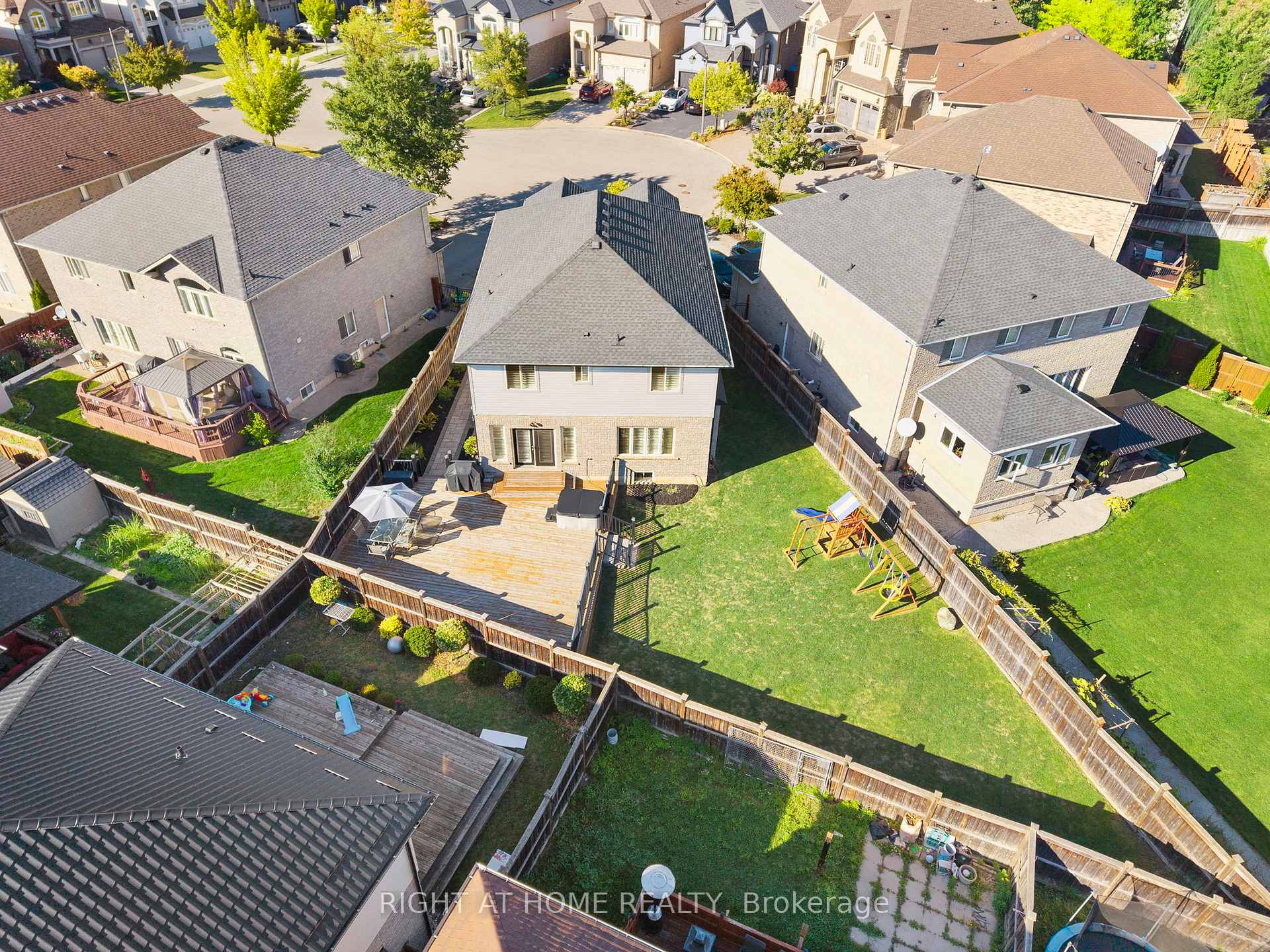 Photo 5 of 12 Donatello Court, Hamilton, Carpenter — HOMEH