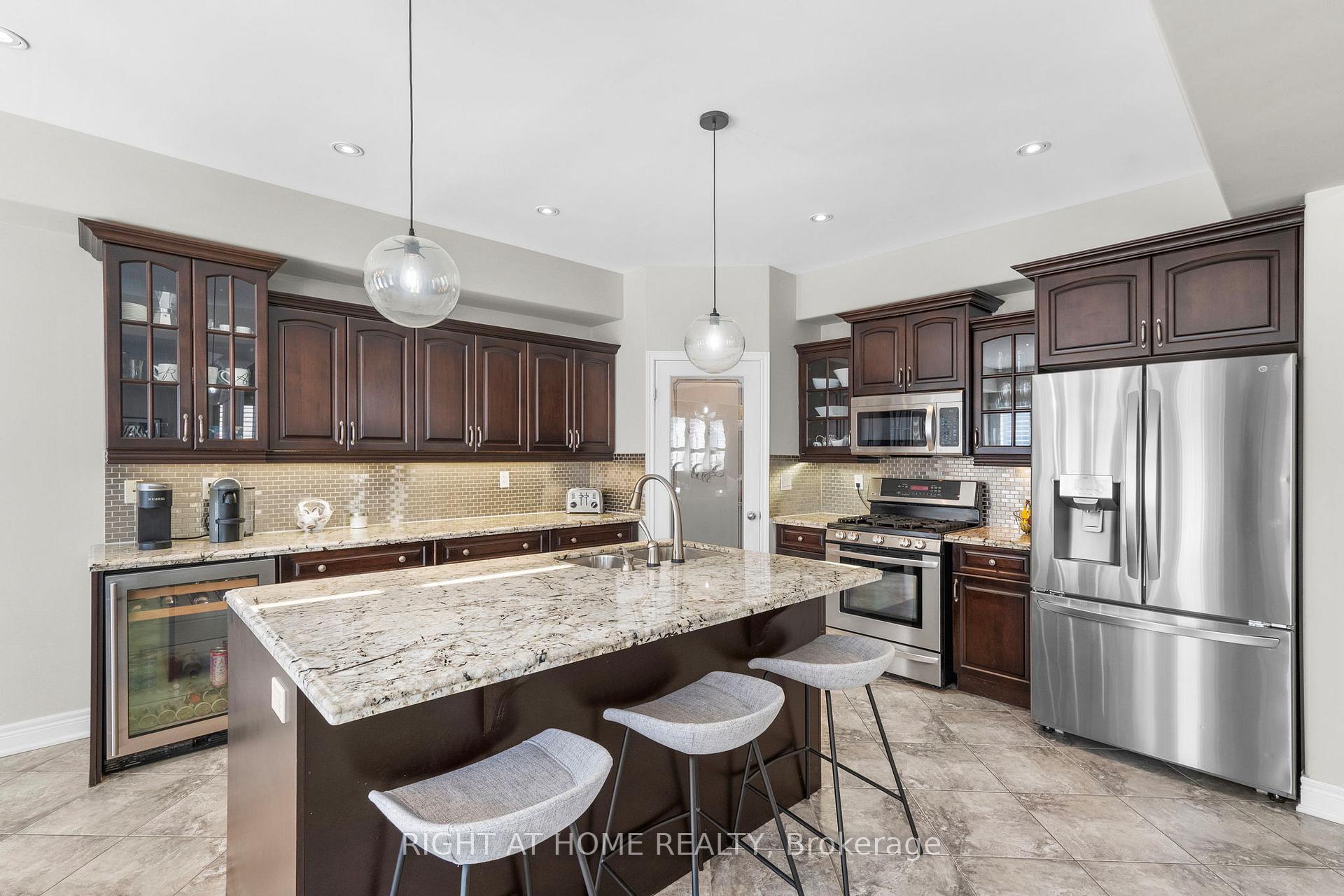 Photo 17 of 12 Donatello Court, Hamilton, Carpenter — HOMEH