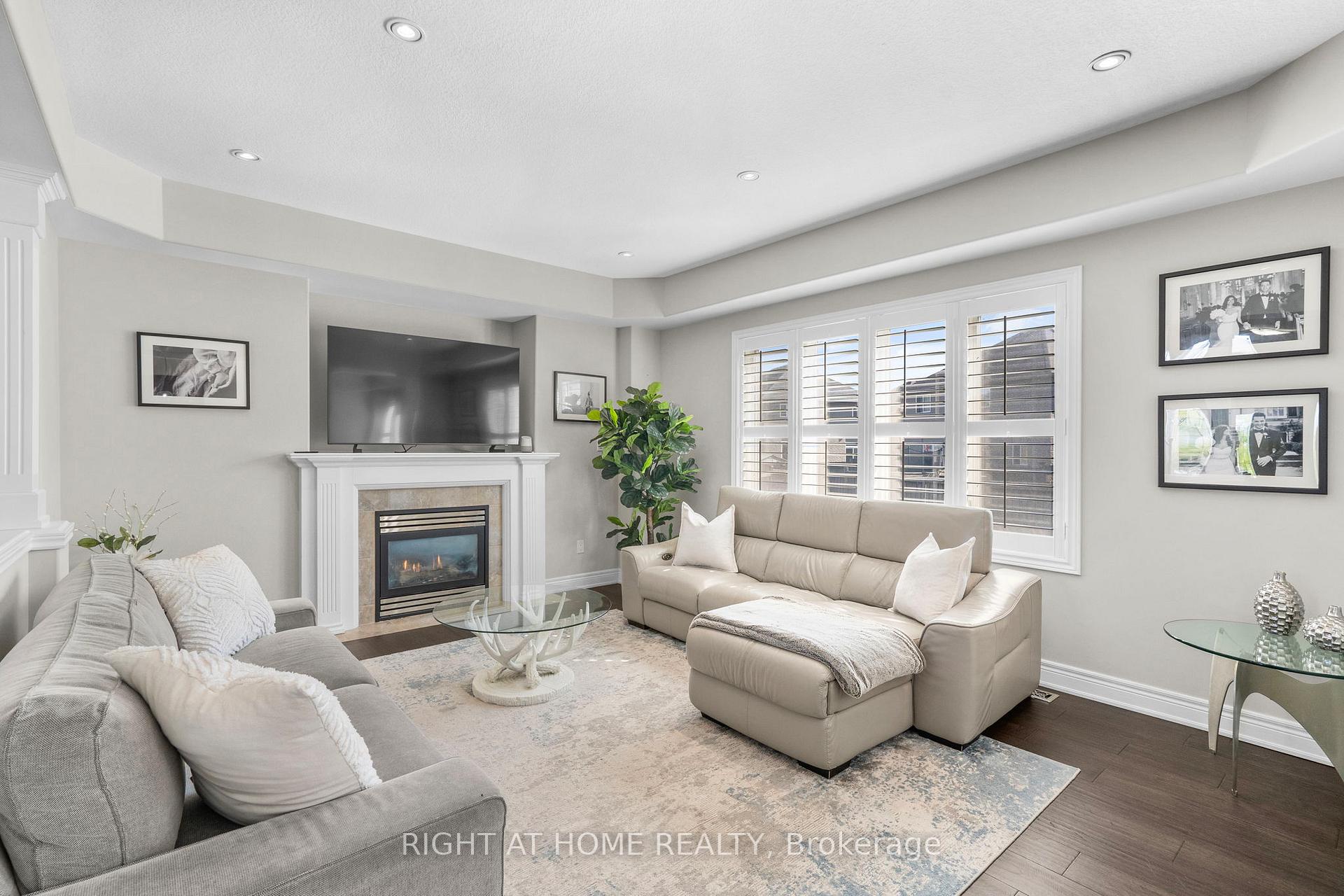 Photo 21 of 12 Donatello Court, Hamilton, Carpenter — HOMEH