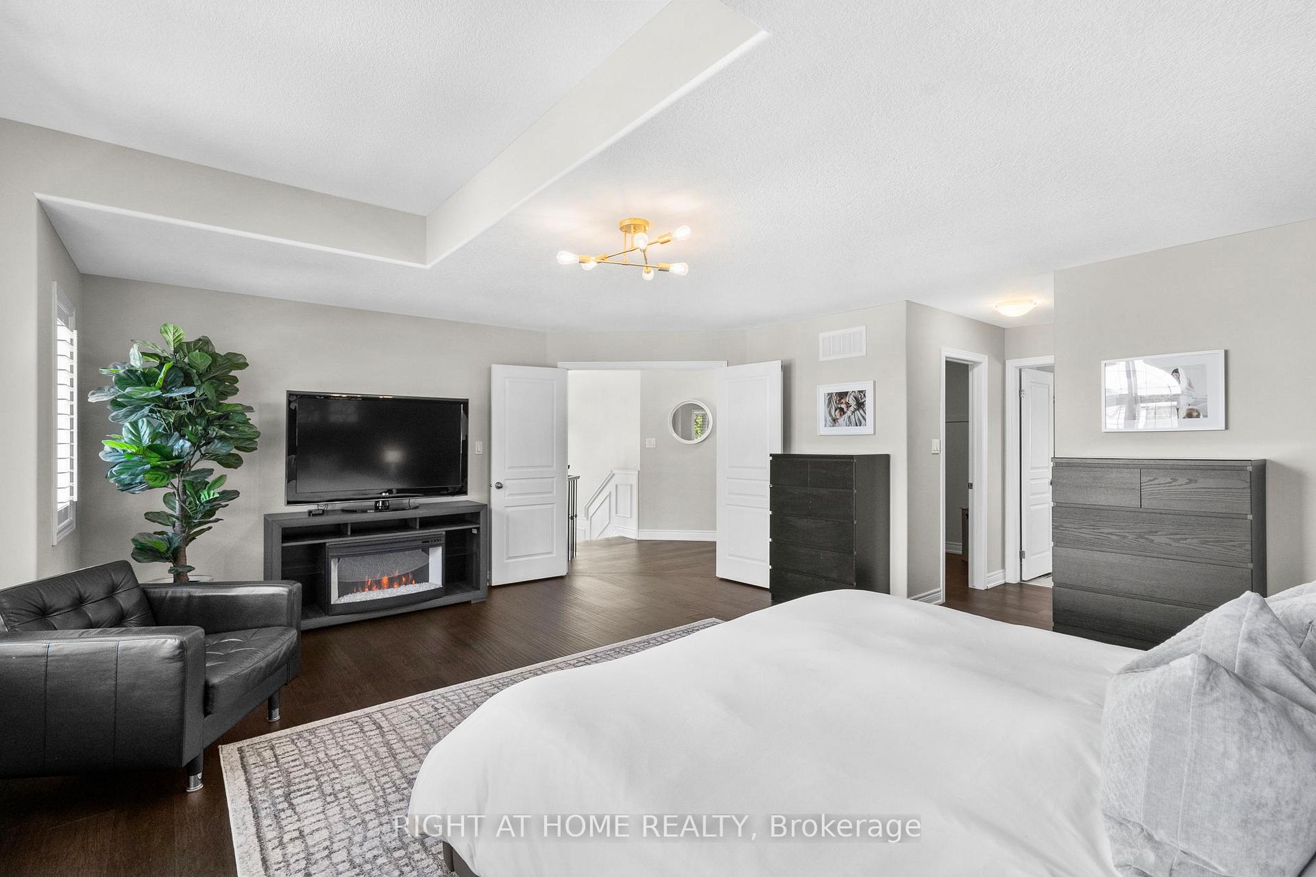 Photo 26 of 12 Donatello Court, Hamilton, Carpenter — HOMEH
