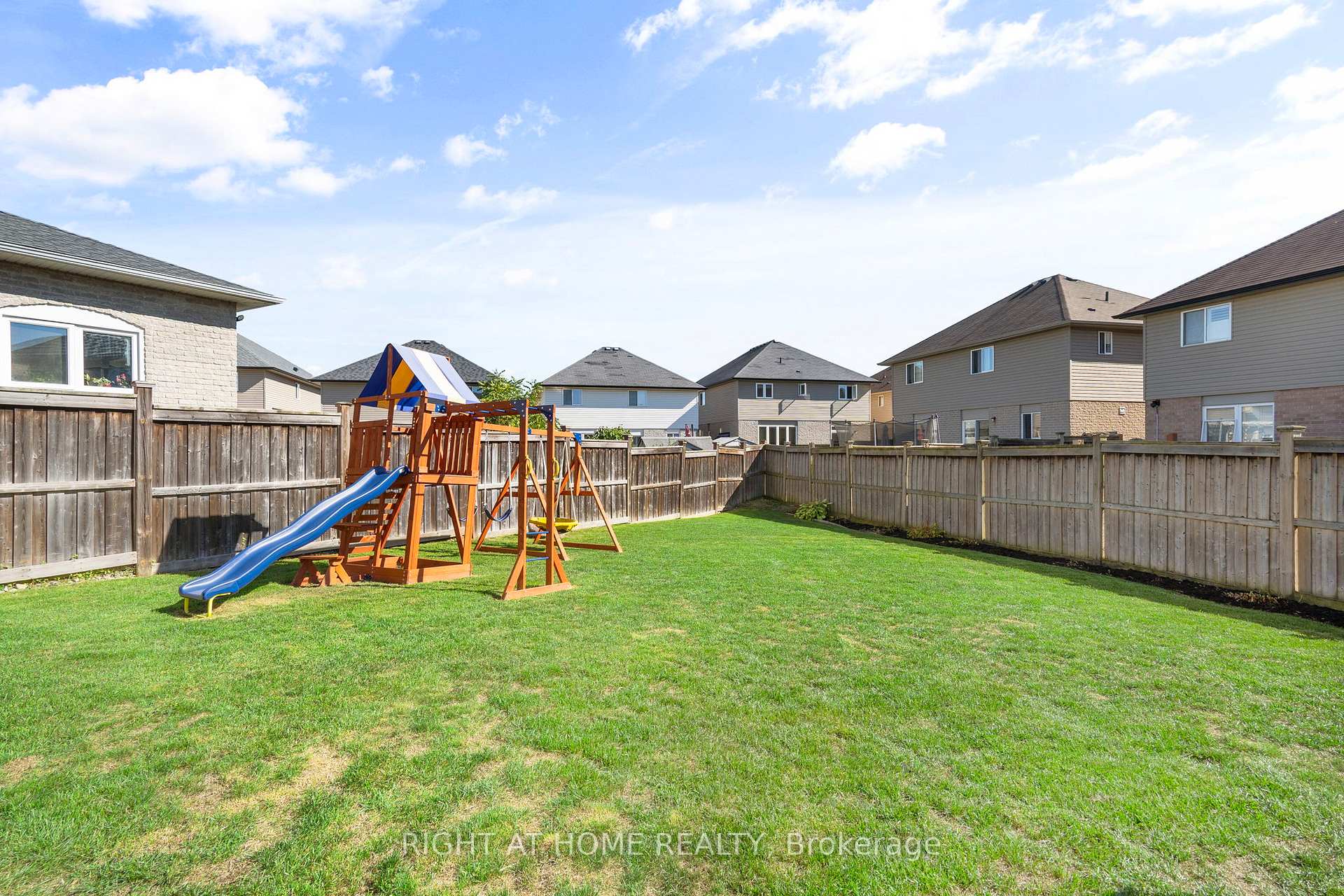 Photo 48 of 12 Donatello Court, Hamilton, Carpenter — HOMEH