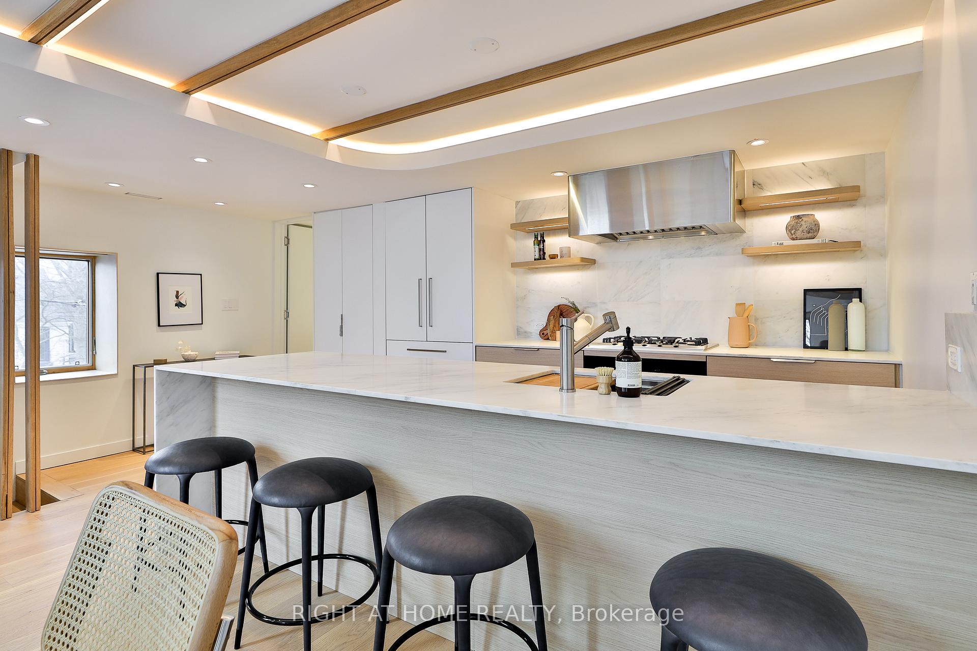 Photo 8 of Unit Penthouse 2, 225 Brunswick Avenue, Toronto, University — HOMEH