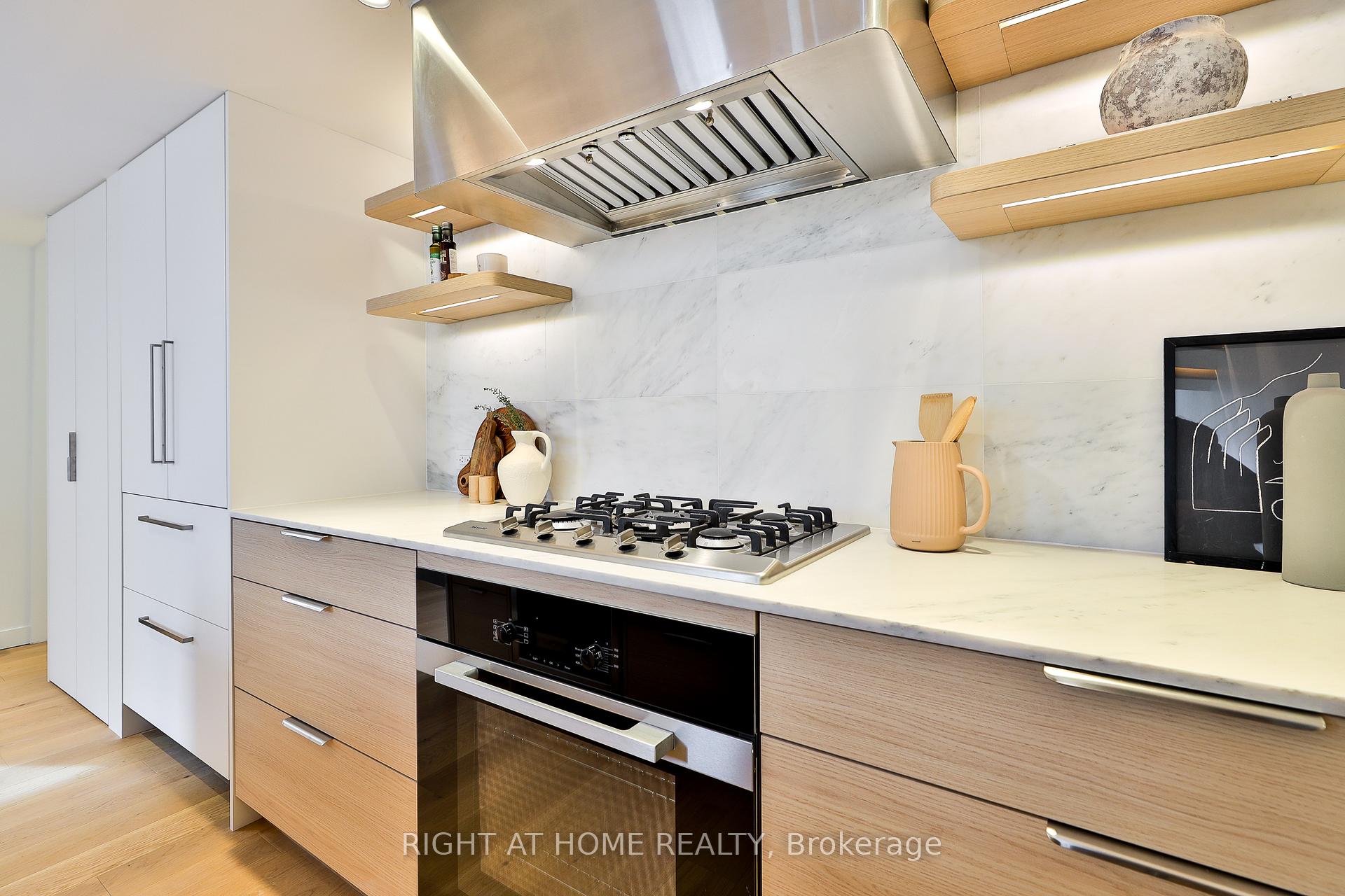 Photo 9 of Unit Penthouse 2, 225 Brunswick Avenue, Toronto, University — HOMEH