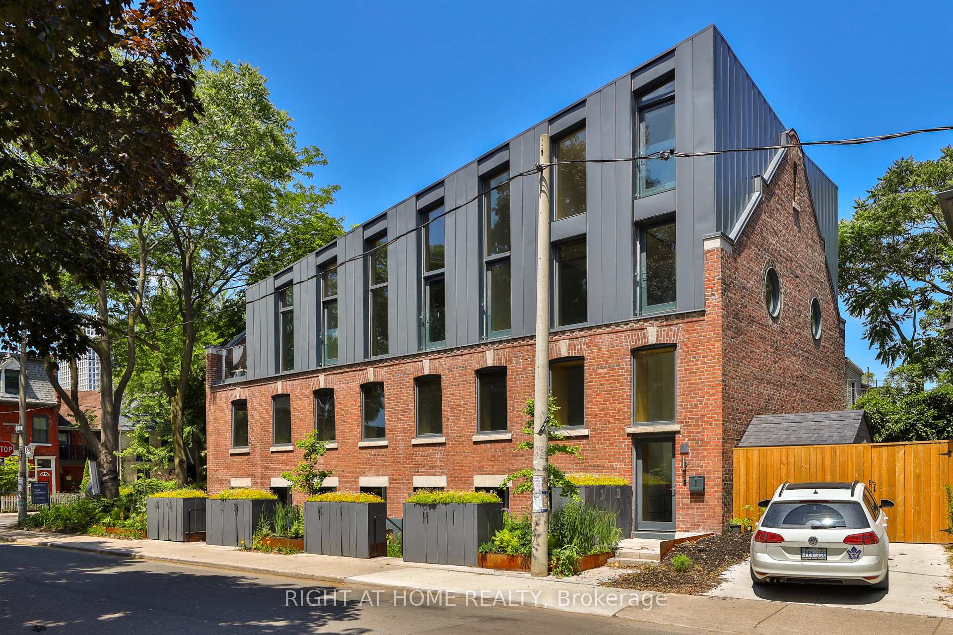 Photo 22 of Unit Penthouse 2, 225 Brunswick Avenue, Toronto, University — HOMEH