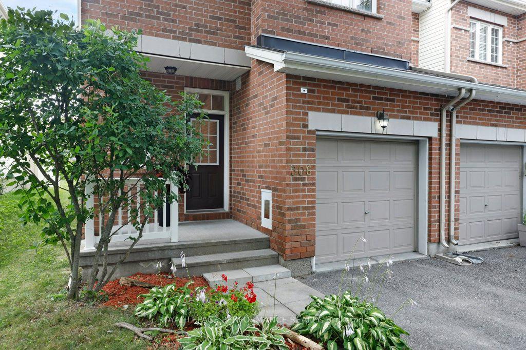 Photo 3 of 306 Waymark Crescent, Ottawa, Kanata - Emerald Meadows/Trailwest — HOMEH