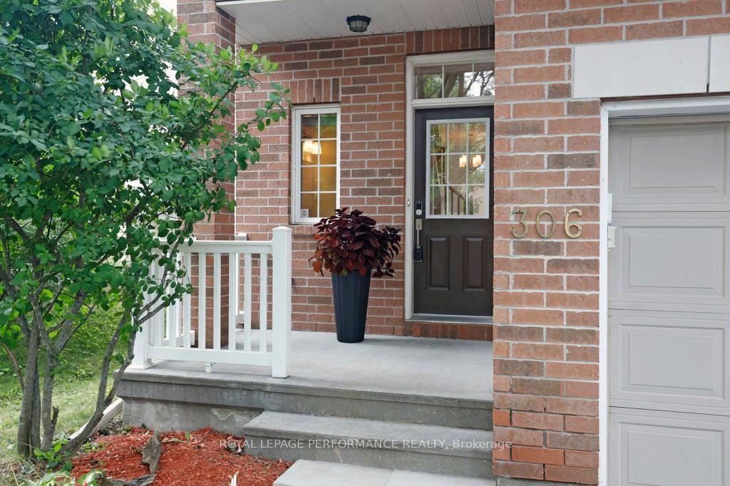Photo 4 of 306 Waymark Crescent, Ottawa, Kanata - Emerald Meadows/Trailwest — HOMEH