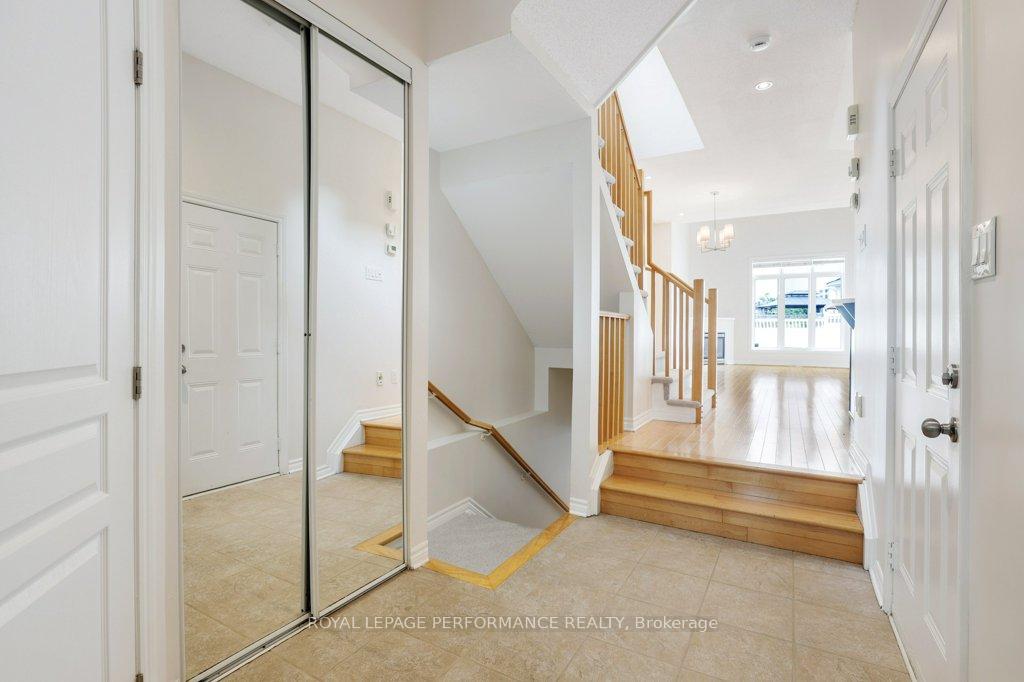 Photo 5 of 306 Waymark Crescent, Ottawa, Kanata - Emerald Meadows/Trailwest — HOMEH