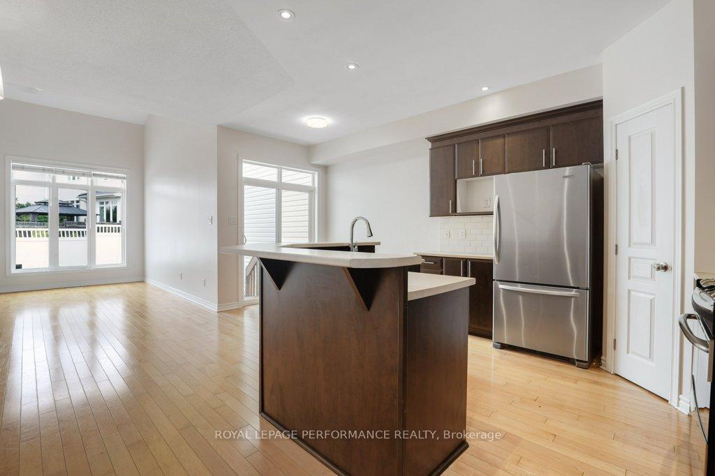 Photo 8 of 306 Waymark Crescent, Ottawa, Kanata - Emerald Meadows/Trailwest — HOMEH