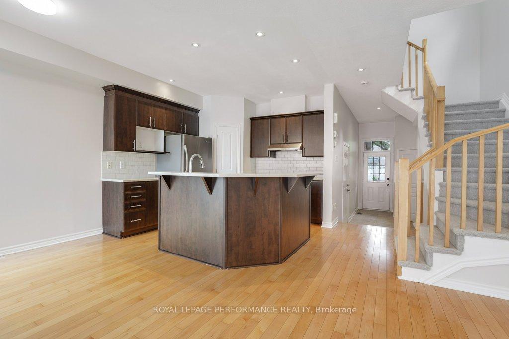 Photo 9 of 306 Waymark Crescent, Ottawa, Kanata - Emerald Meadows/Trailwest — HOMEH