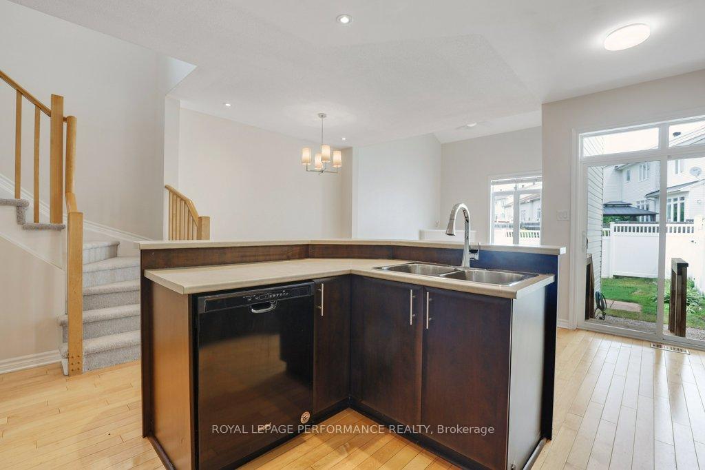 Photo 12 of 306 Waymark Crescent, Ottawa, Kanata - Emerald Meadows/Trailwest — HOMEH