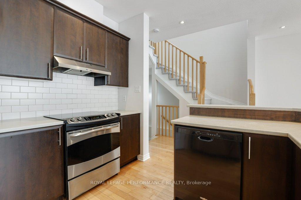 Photo 13 of 306 Waymark Crescent, Ottawa, Kanata - Emerald Meadows/Trailwest — HOMEH
