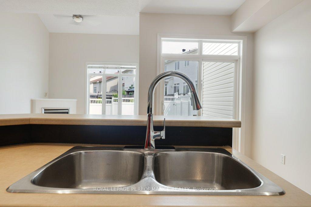 Photo 14 of 306 Waymark Crescent, Ottawa, Kanata - Emerald Meadows/Trailwest — HOMEH