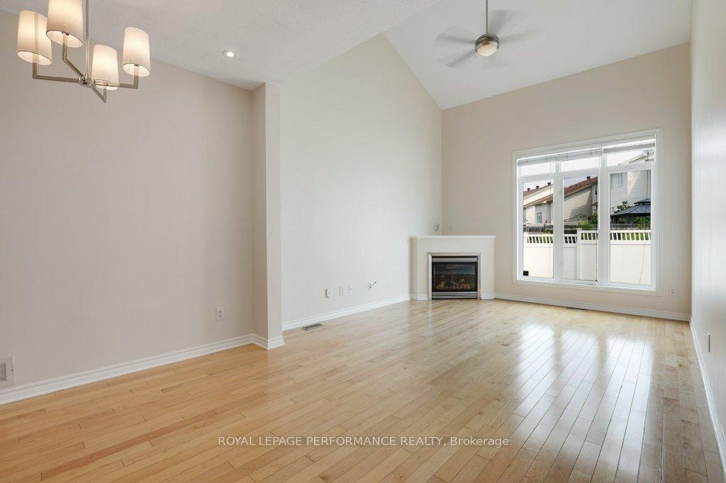 Photo 18 of 306 Waymark Crescent, Ottawa, Kanata - Emerald Meadows/Trailwest — HOMEH