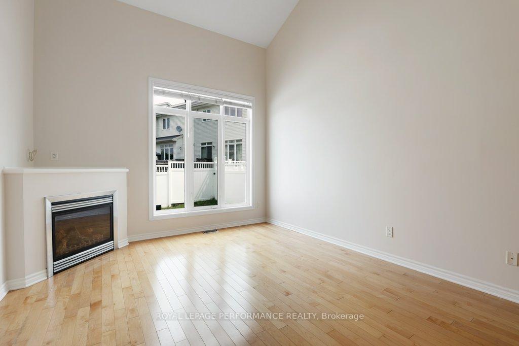 Photo 21 of 306 Waymark Crescent, Ottawa, Kanata - Emerald Meadows/Trailwest — HOMEH