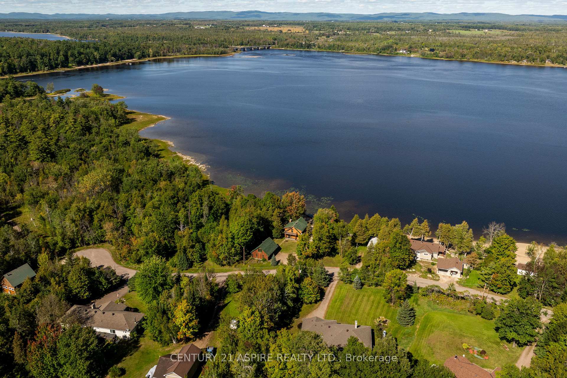 Photo 3 of 800 Forest Park Road, Laurentian Valley, Laurentian Valley — HOMEH