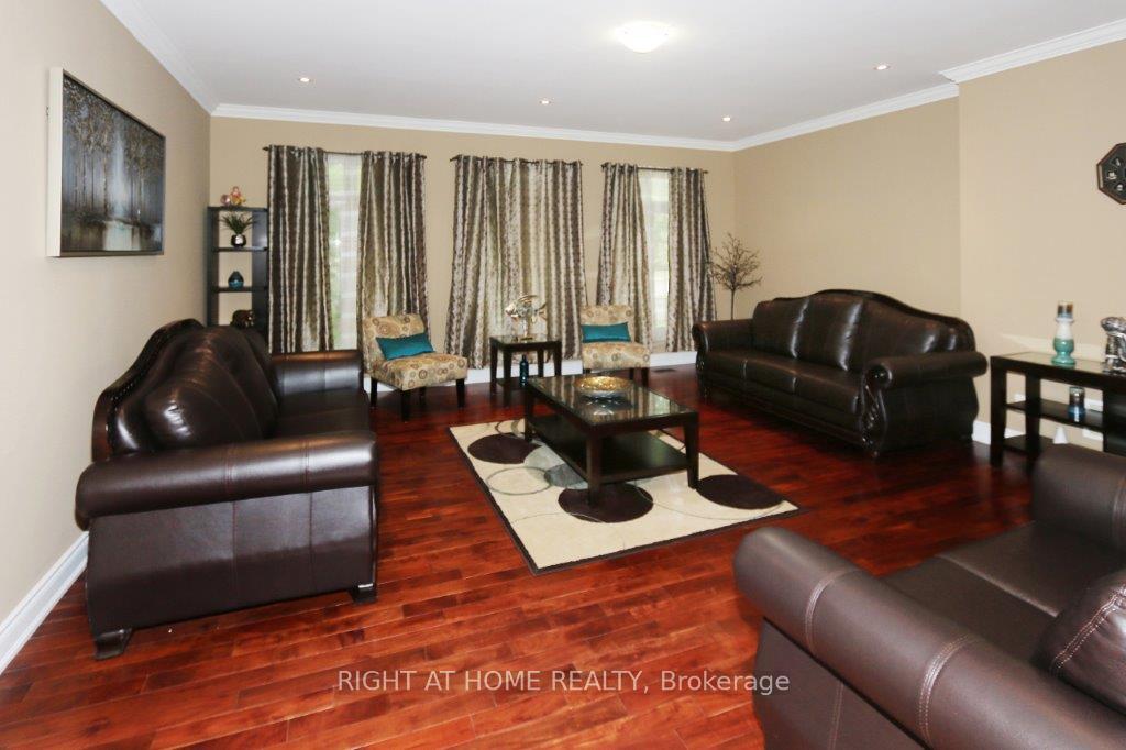 Photo 7 of 4441 Lawrence Avenue E, Scarborough, West Hill — HOMEH