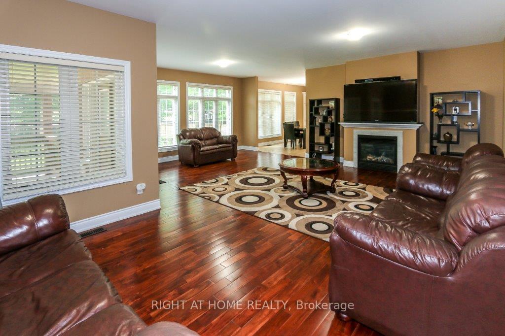 Photo 12 of 4441 Lawrence Avenue E, Scarborough, West Hill — HOMEH