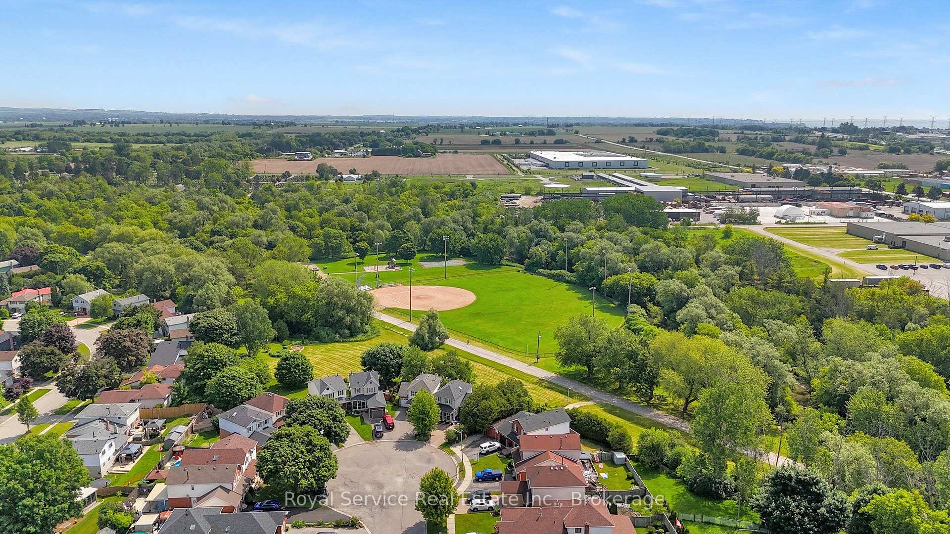 Photo 3 of 88 Simpson Avenue, Clarington, Bowmanville — HOMEH