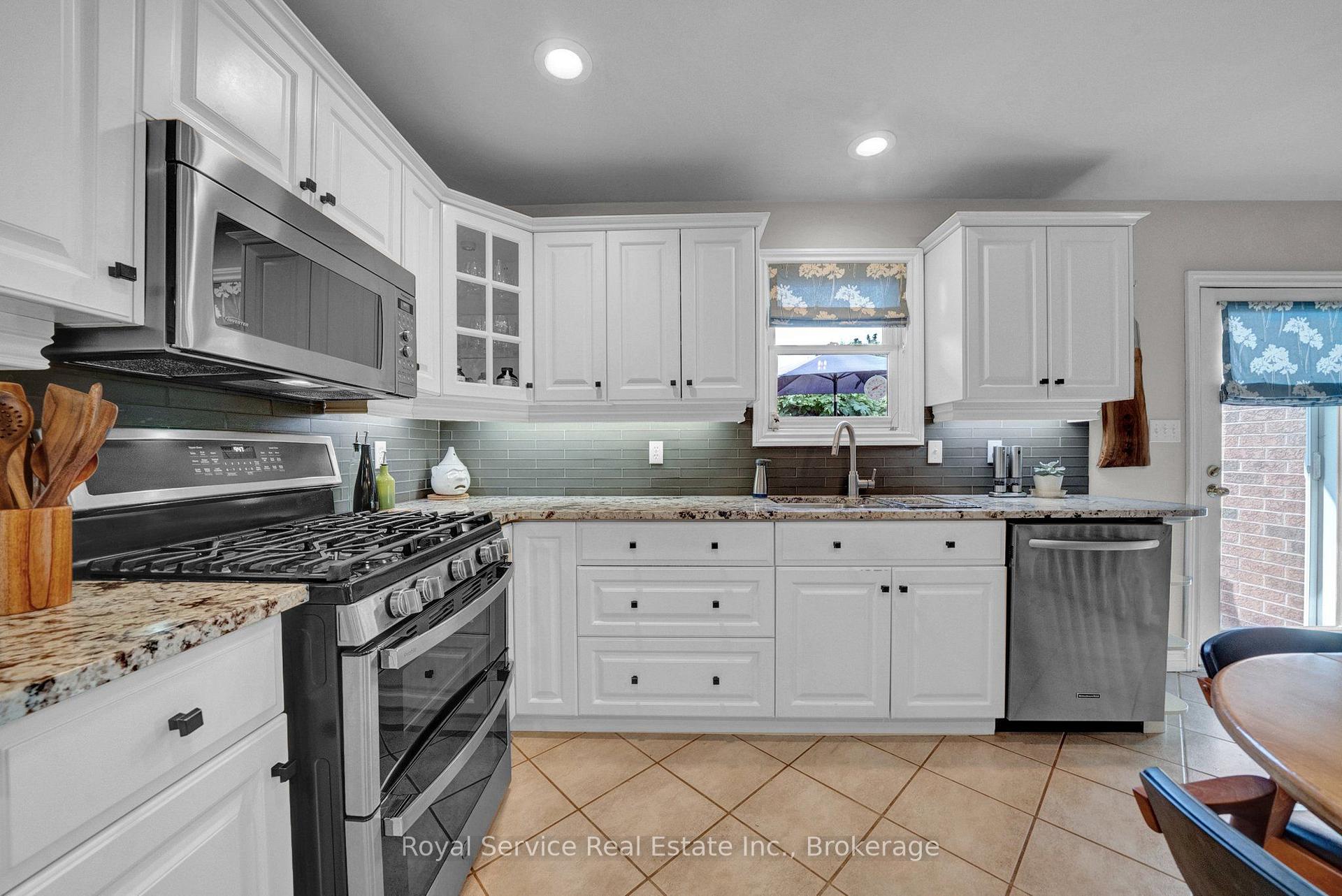 Photo 17 of 88 Simpson Avenue, Clarington, Bowmanville — HOMEH