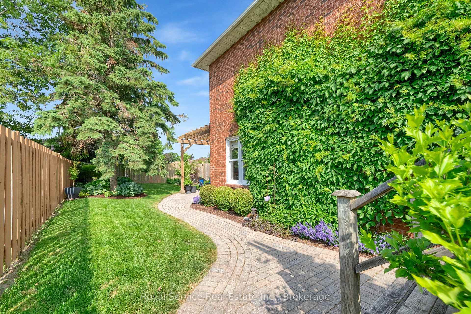 Photo 46 of 88 Simpson Avenue, Clarington, Bowmanville — HOMEH