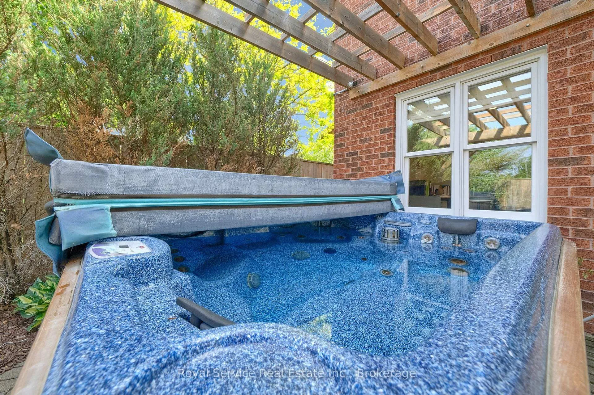 Photo 54 of 88 Simpson Avenue, Clarington, Bowmanville — HOMEH