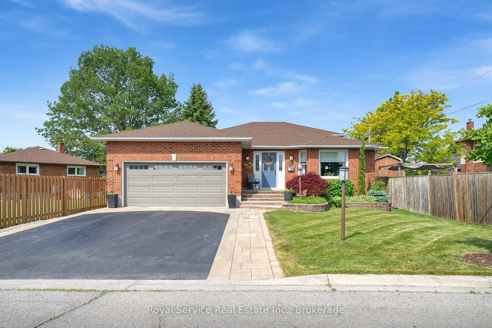Photo 4 of 88 Simpson Avenue, Clarington, Bowmanville — HOMEH