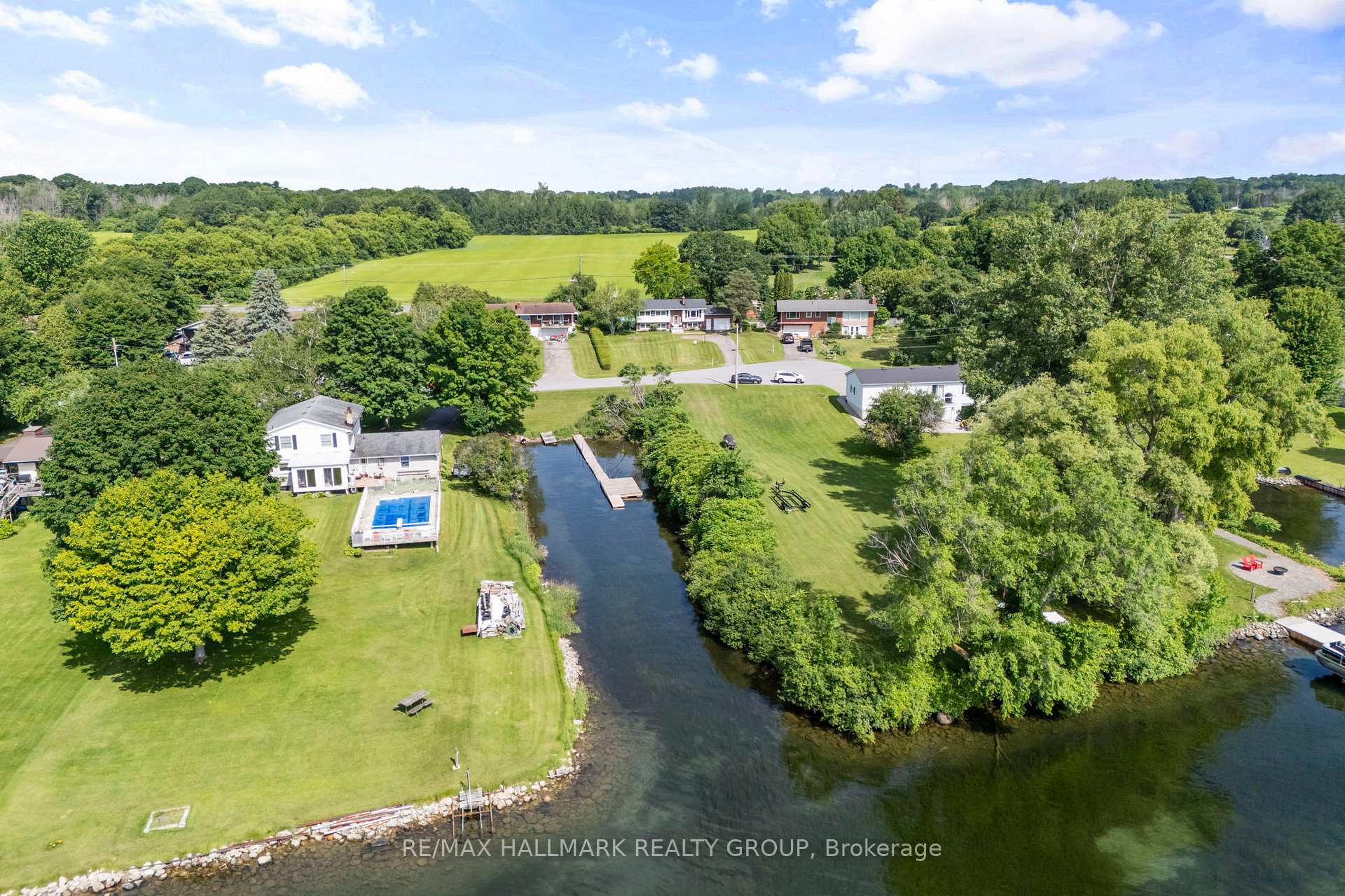 Photo 4 of 22 St Lawrence Court, Augusta, Augusta Twp — HOMEH