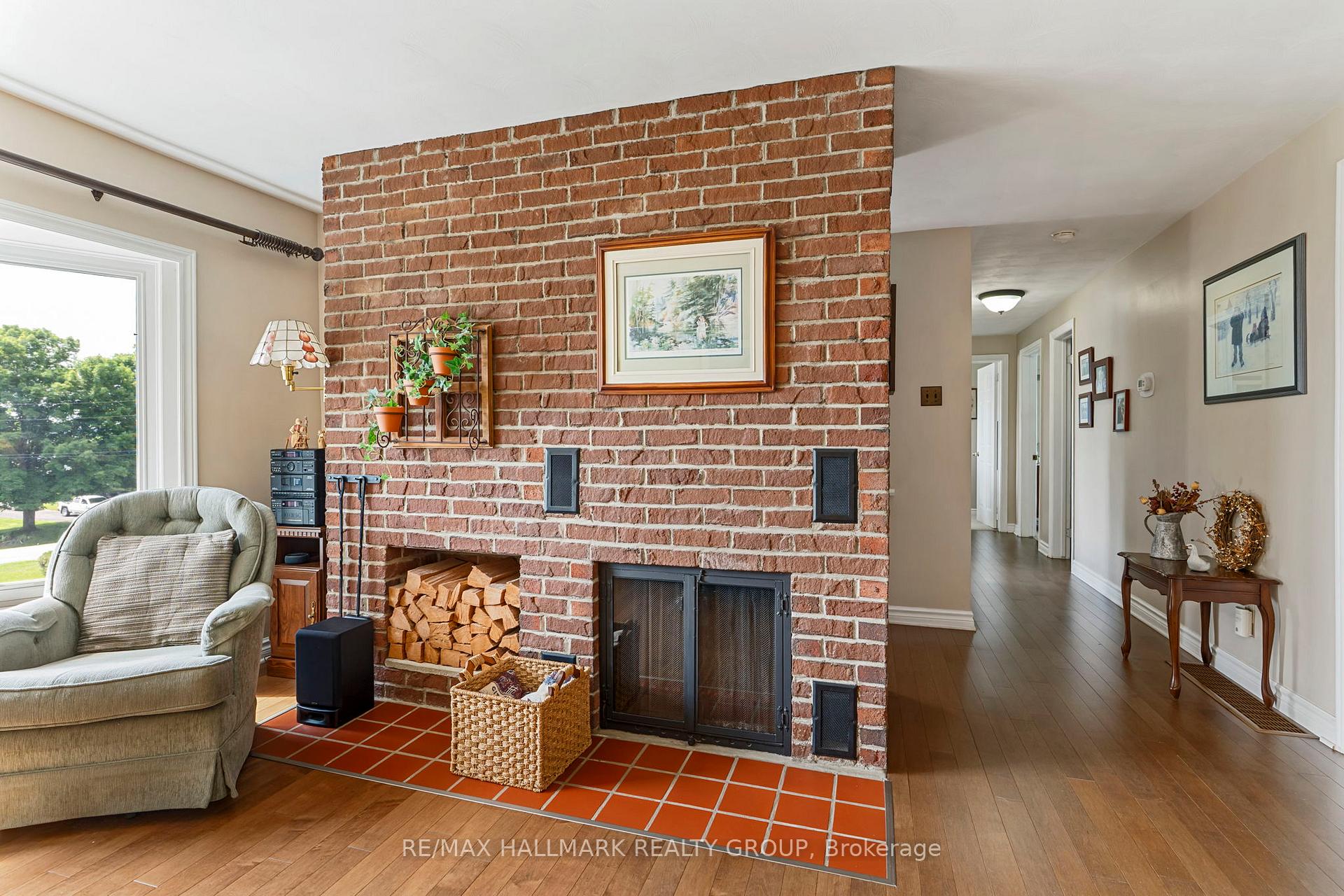 Photo 8 of 22 St Lawrence Court, Augusta, Augusta Twp — HOMEH