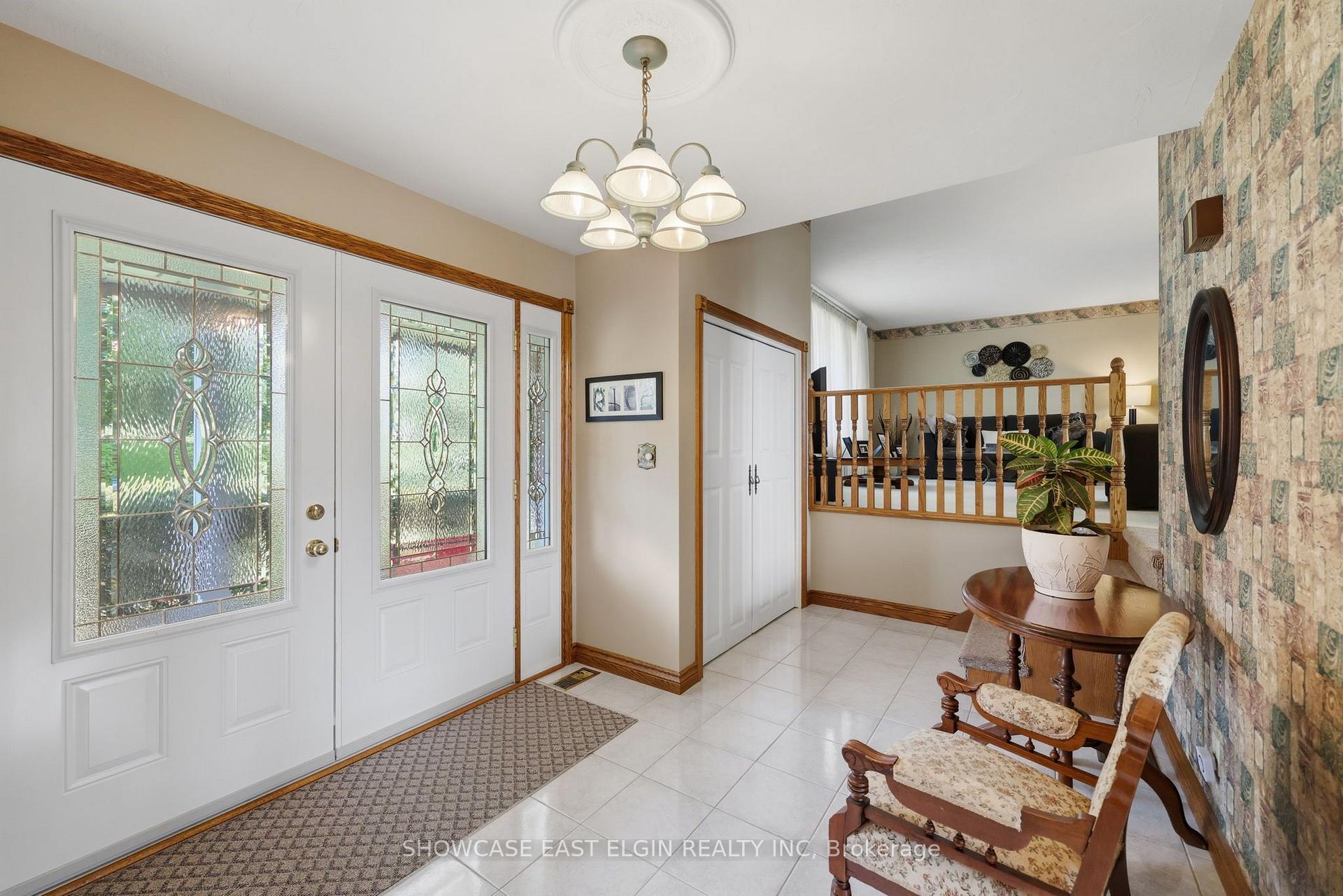 Photo 3 of 10 Moore Avenue, Aylmer — HOMEH