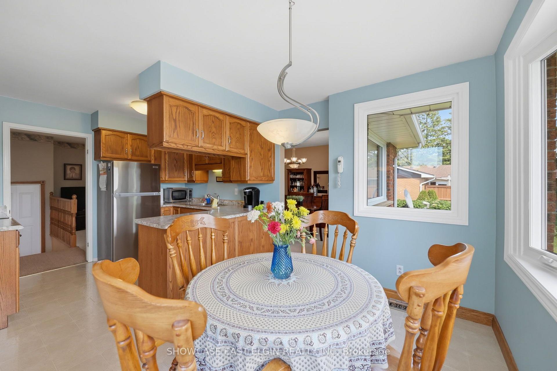 Photo 7 of 10 Moore Avenue, Aylmer — HOMEH