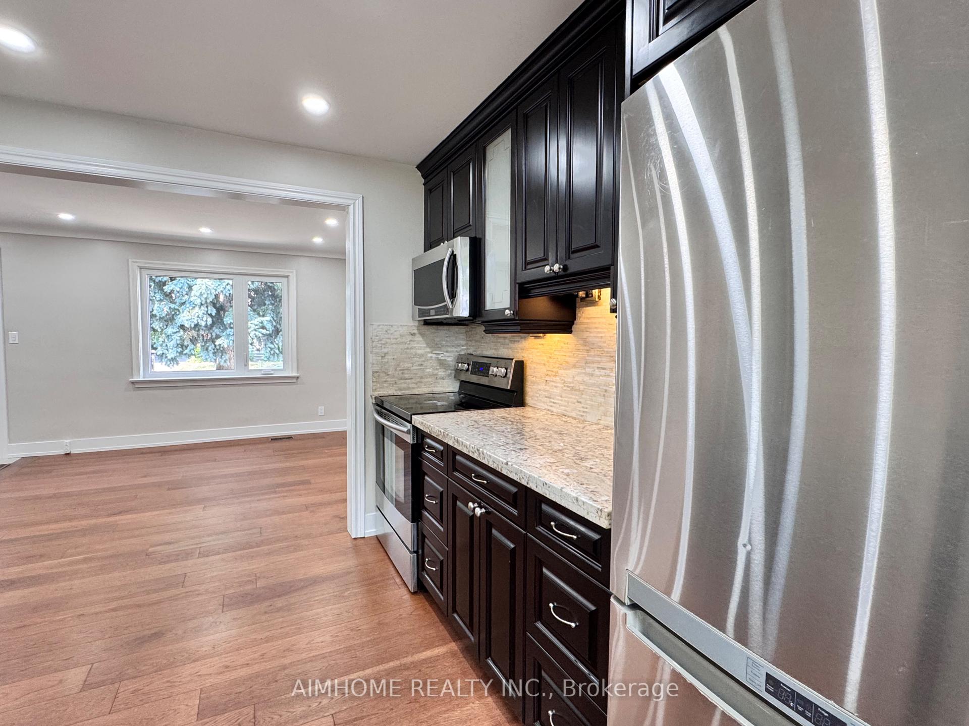 Photo 11 of 173 Melrose Street, Etobicoke, Mimico — HOMEH