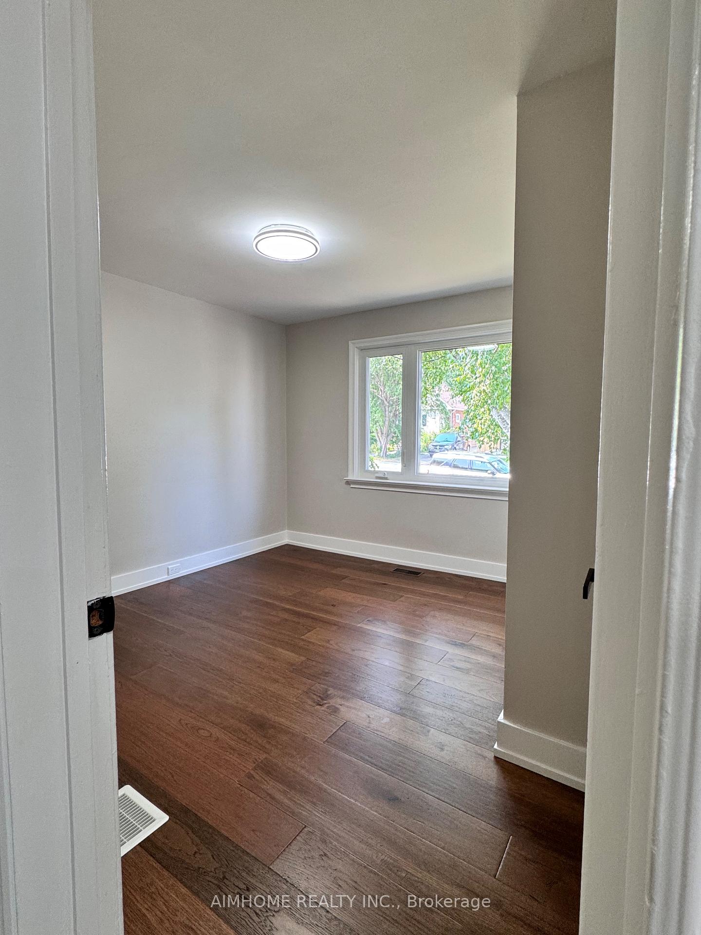 Photo 17 of 173 Melrose Street, Etobicoke, Mimico — HOMEH